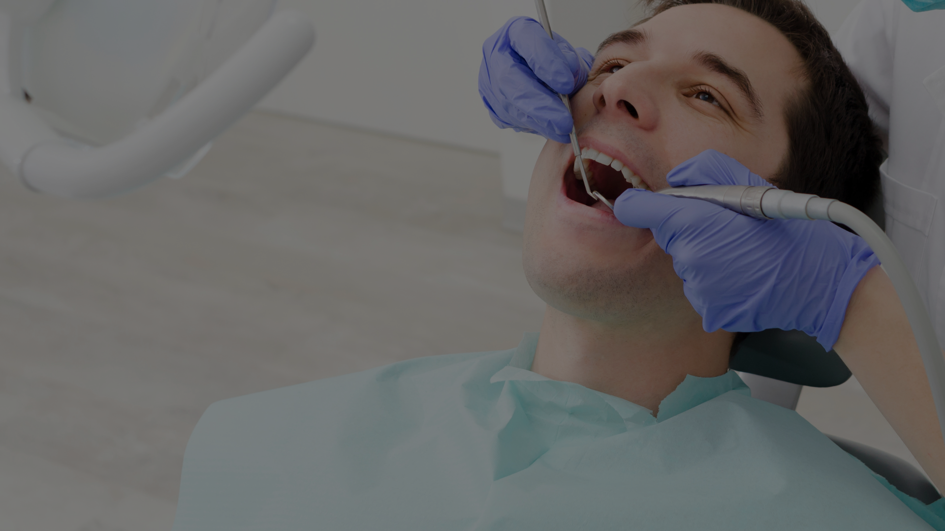 Limpieza dental profesional en Valdebebas - Elevé Dental Group